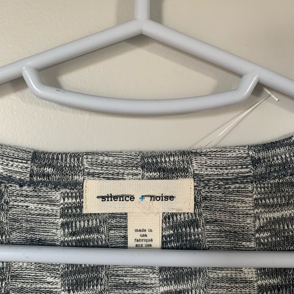 ⭐️2/$25 UO / SILENCE & NOISE / LONG SLEEVE KNIT - Picture 2 of 3